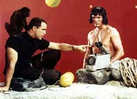 Paul Mantee and Victor Lundin in Robinson Crusoe on Mars