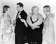 Minna Gombell, Warner Baxter, Cecilia Loftus, and Joan Bennett